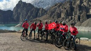 istanbul-sarikamis2-300x169 İstanbul'dan Sarıkamış'a Şehitlerimizi Anma Bisiklet Turu Tamamlandı